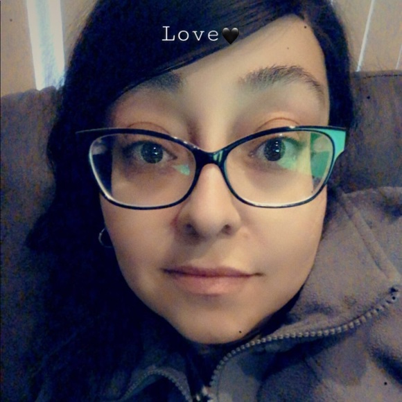 Meet your Posher, Chadia - Picture 1 of 1